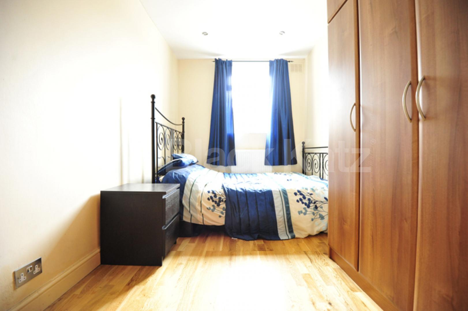 			NEW INSTRUCTION & GOOD FOR 3 SHARERS! , 2 Bedroom, 1 bath, 1 reception Apartment			 Radley Hse,Park Road, BAKER STREET